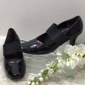 Paul Green black patent leather Mary Jane pumps
